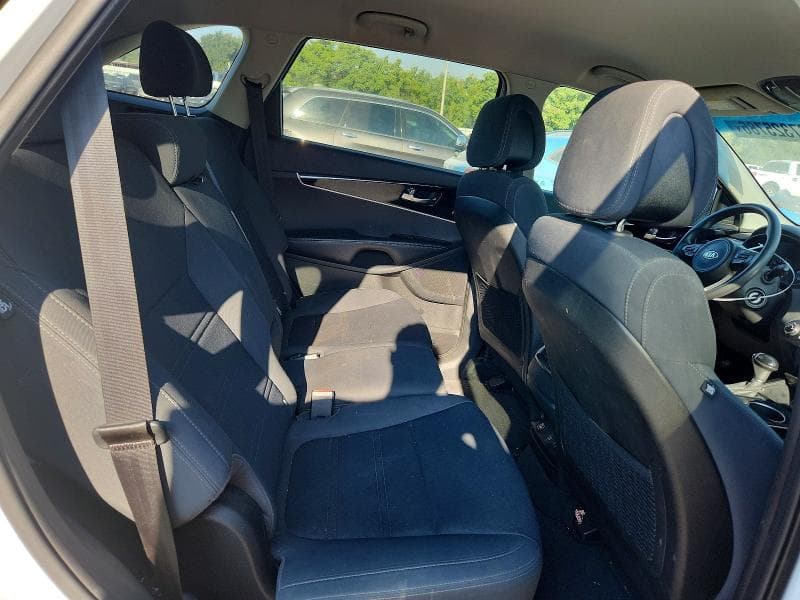 2017 KIA SORENTO LX V6 11