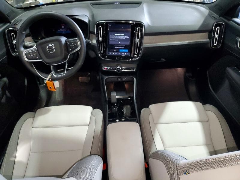 2025 VOLVO EX40 CORE 8