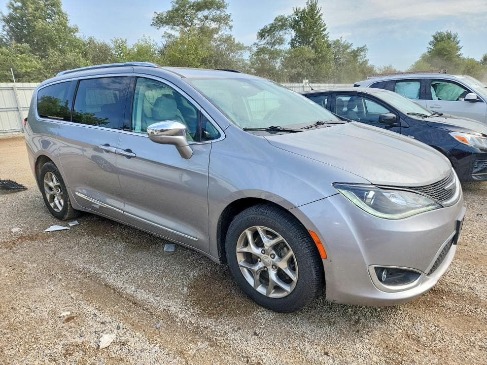2017 CHRYSLER PACIFICA LIMITED 4
