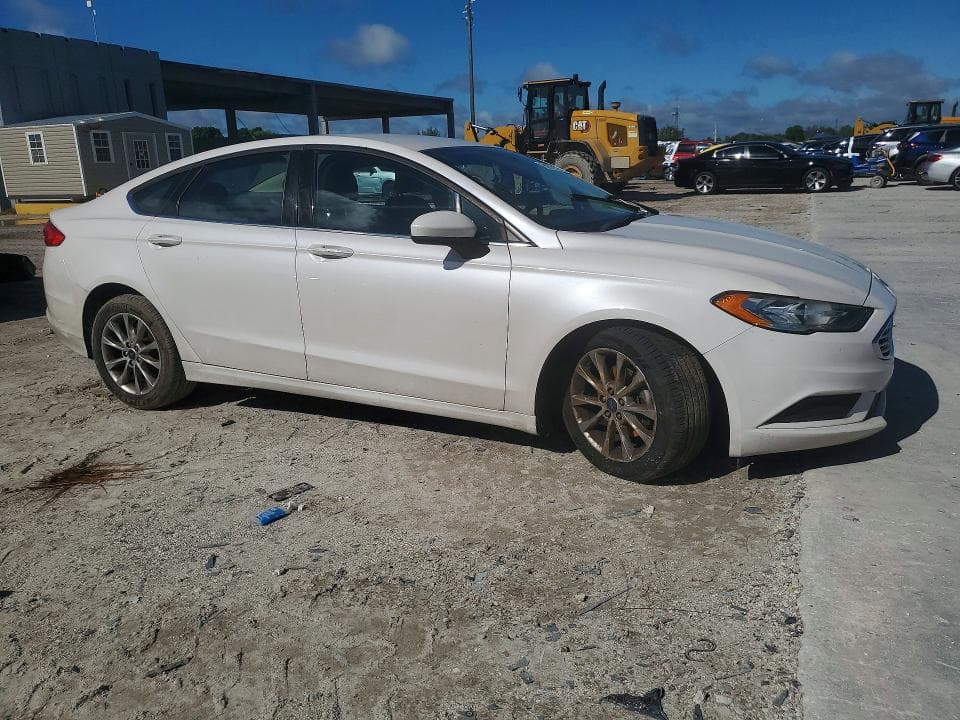 2017 FORD FUSION SE 4