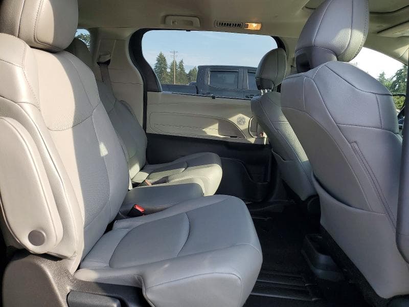 2023 TOYOTA SIENNA XLE 11