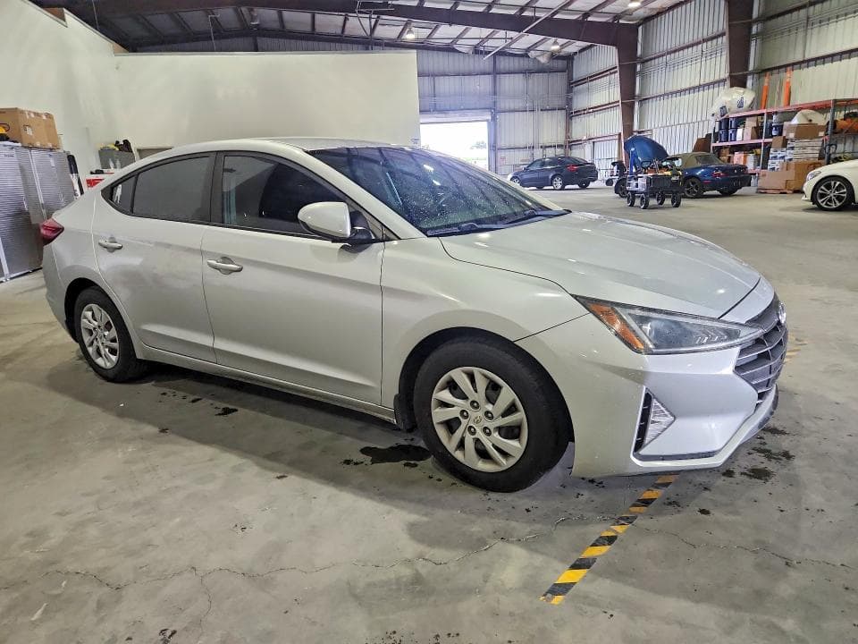 2020 HYUNDAI ELANTRA SE 4
