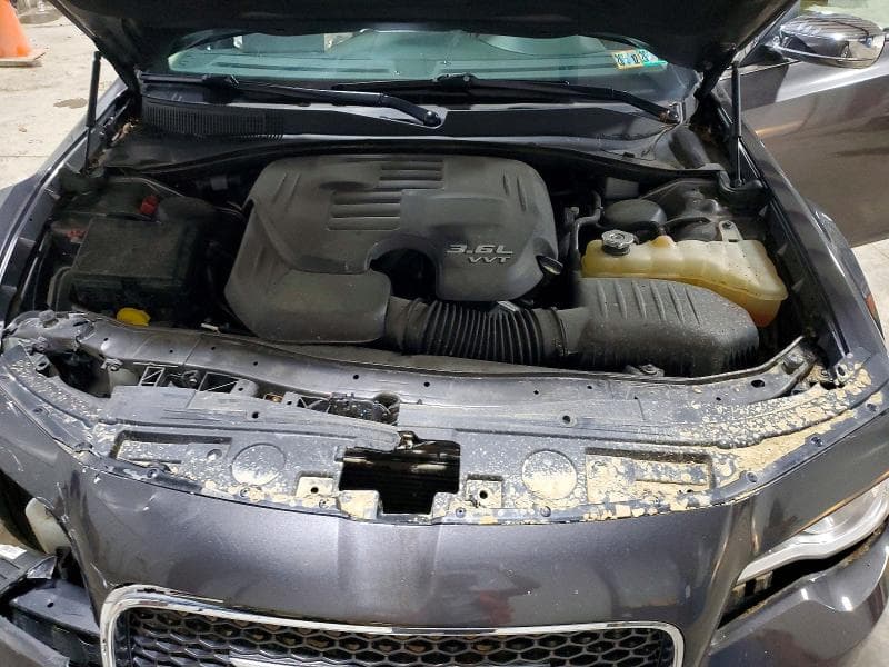 2018 CHRYSLER 300 LIMITED 11