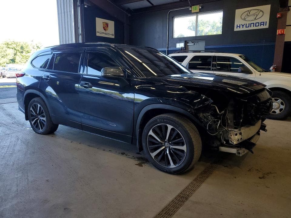 2021 TOYOTA HIGHLANDER XSE 4