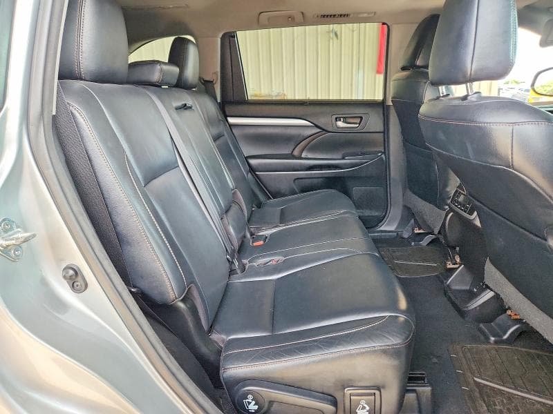 2017 TOYOTA HIGHLANDER XLE 11