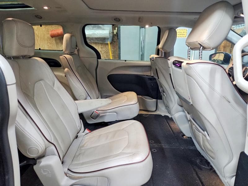 2017 CHRYSLER PACIFICA LIMITED 11