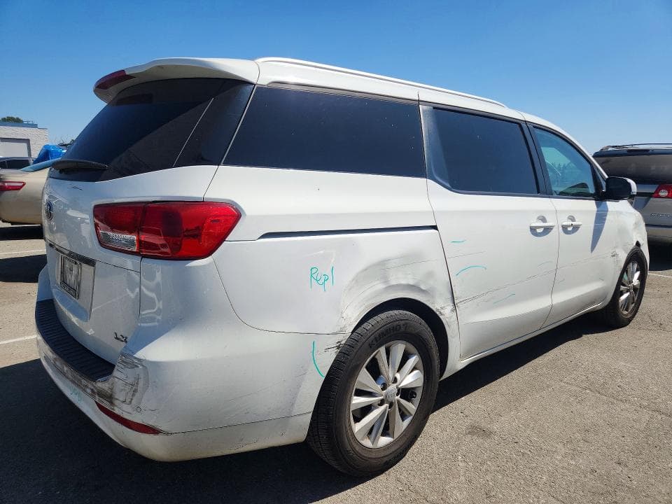 2017 KIA SEDONA LX 3