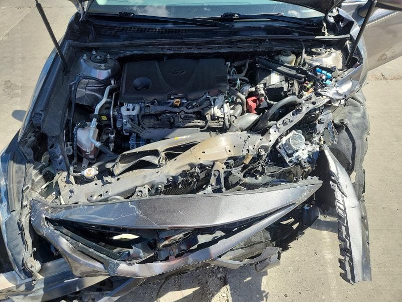 2018 TOYOTA CAMRY SE 11