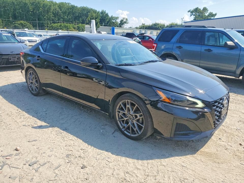 2023 NISSAN ALTIMA SR 4