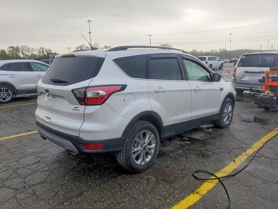 2018 FORD ESCAPE SE 3
