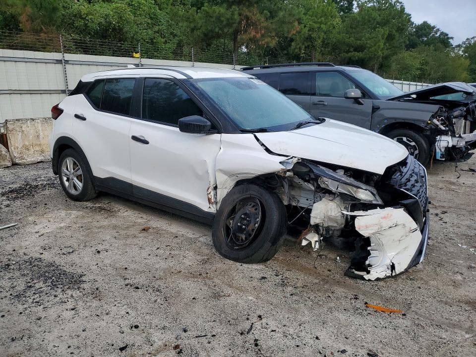 2021 NISSAN KICKS S 4