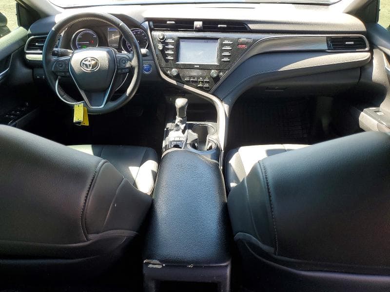 2020 TOYOTA CAMRY SE 8