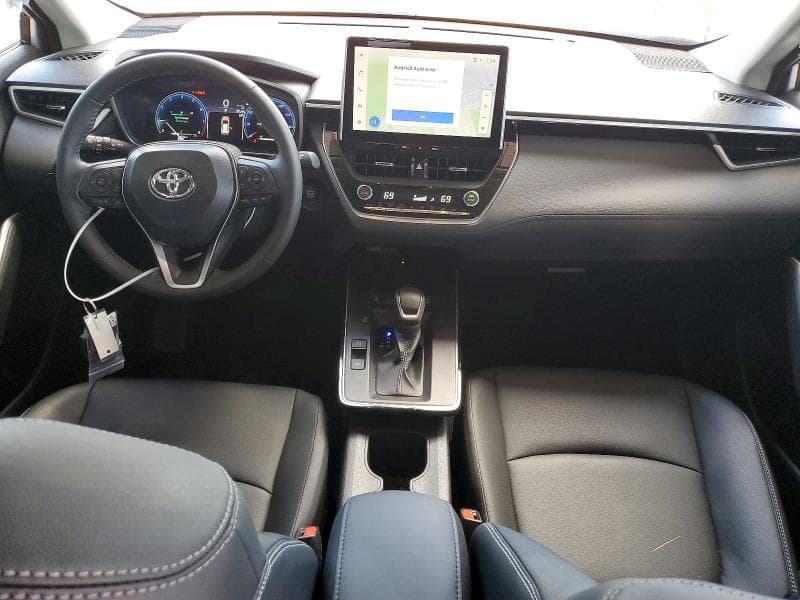 2026 TOYOTA COROLLA CROSS XLE 8