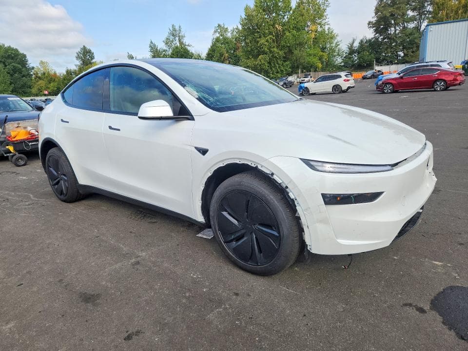 2026 TESLA MODEL Y 4