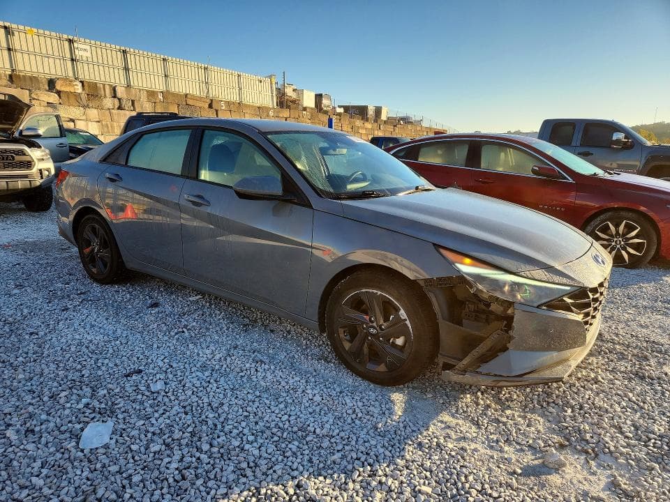 2022 HYUNDAI ELANTRA SEL 4