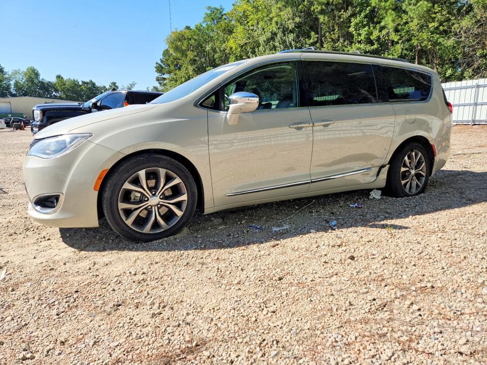 2019 CHRYSLER PACIFICA LIMITED - 1