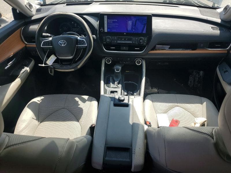 2025 TOYOTA GRAND HIGHLANDER PLATINUM 8