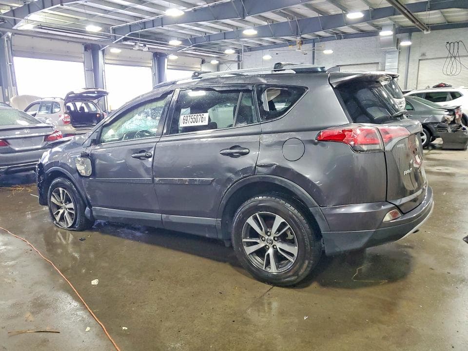 2017 TOYOTA RAV4 XLE 2