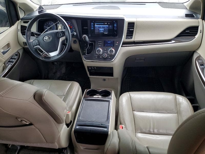 2017 TOYOTA SIENNA XLE 7-PASSENGER 8