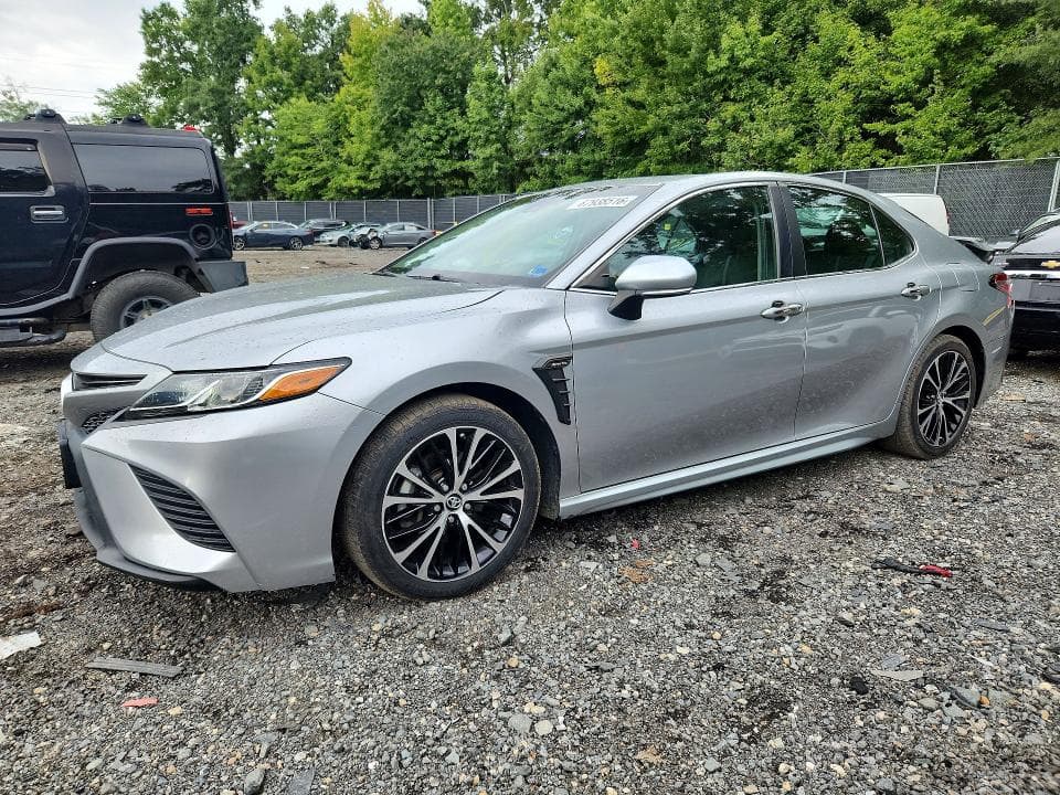 2018 TOYOTA CAMRY SE - 1