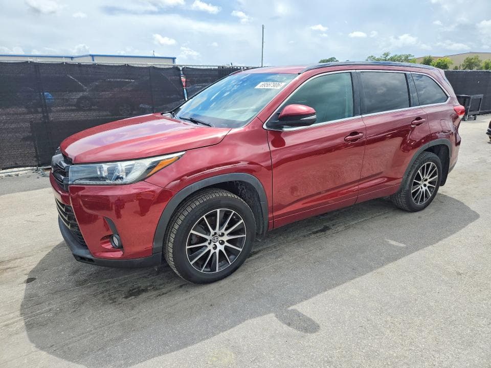 2018 TOYOTA HIGHLANDER SE - 1