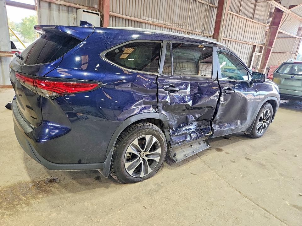 2023 TOYOTA HIGHLANDER XLE 3