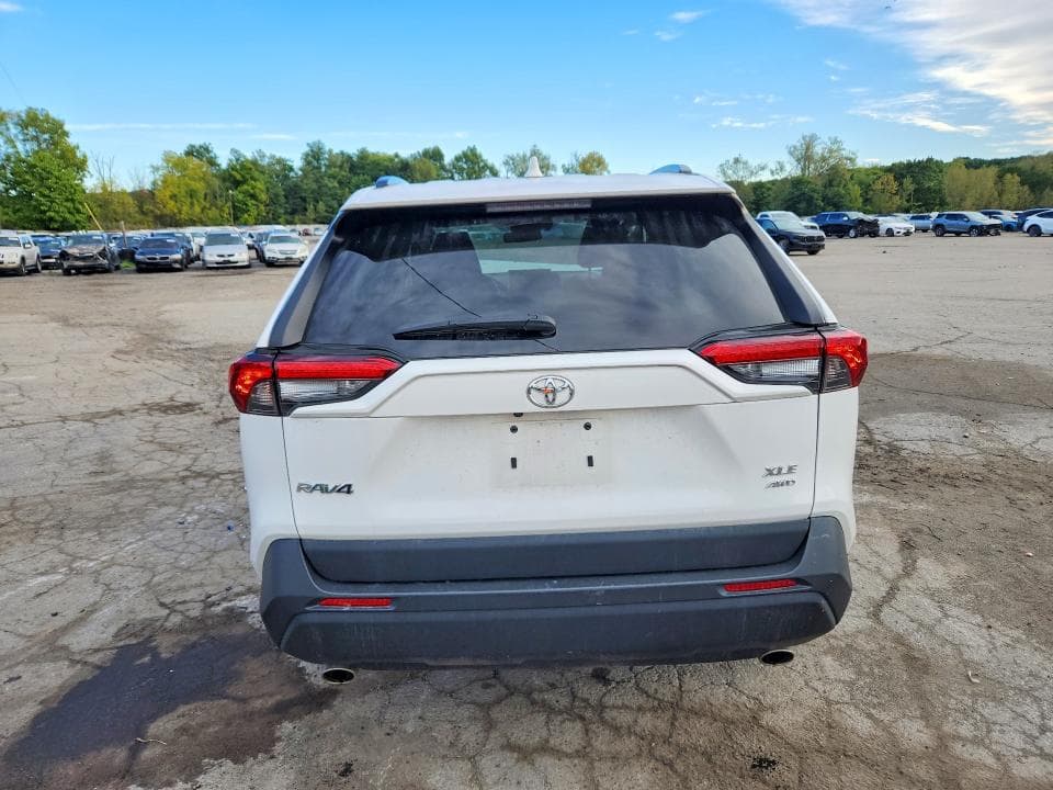 2023 TOYOTA RAV4 XLE 6