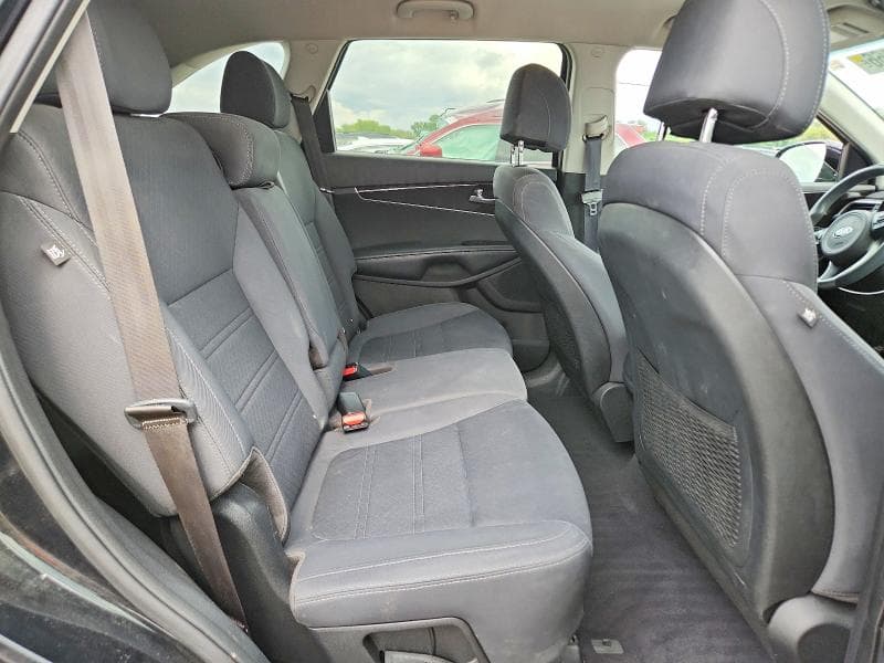 2017 KIA SORENTO LX V6 11