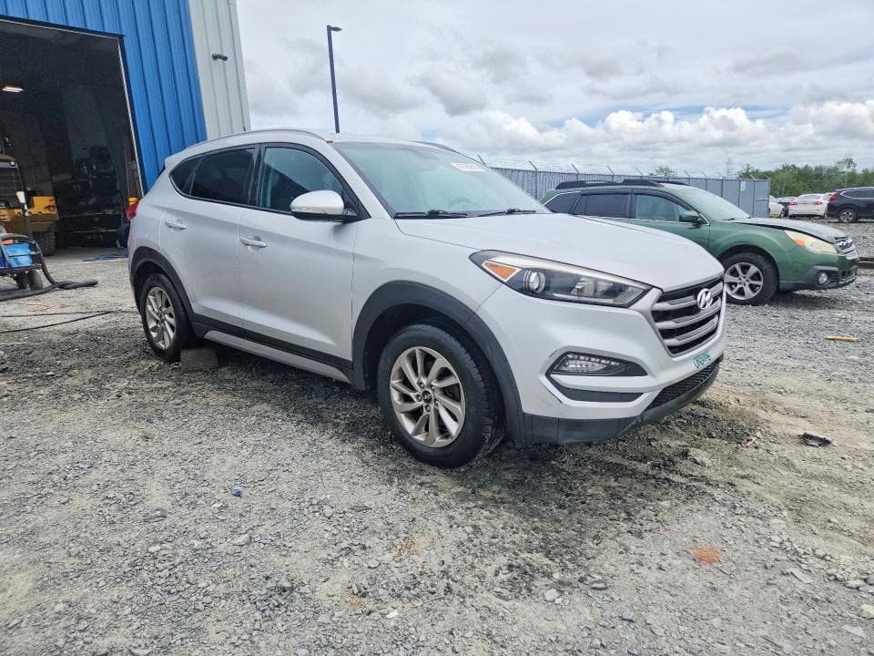 2017 HYUNDAI TUCSON SE 4