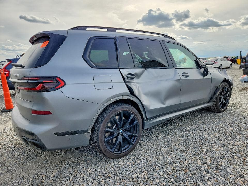 2025 BMW X7 M60I 3