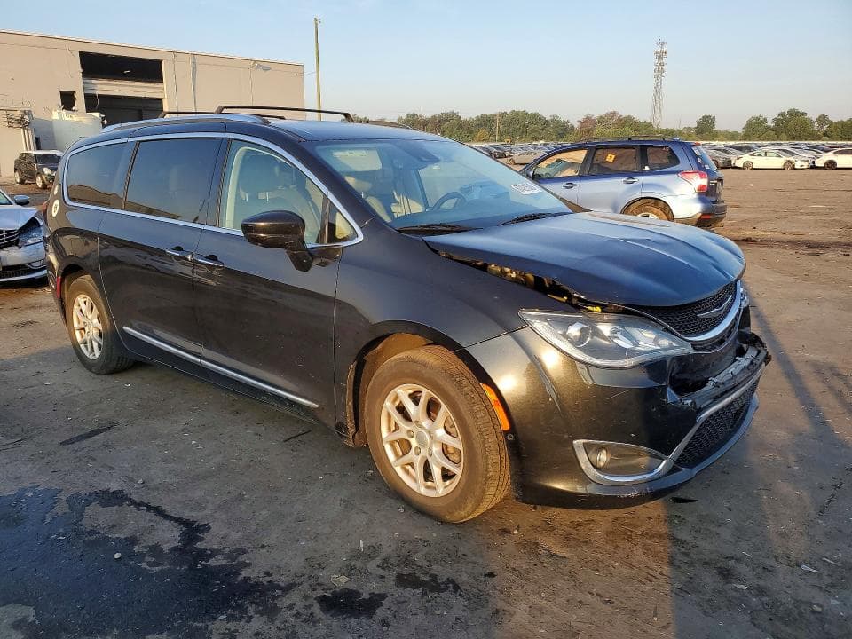 2020 CHRYSLER PACIFICA TOURING L 4