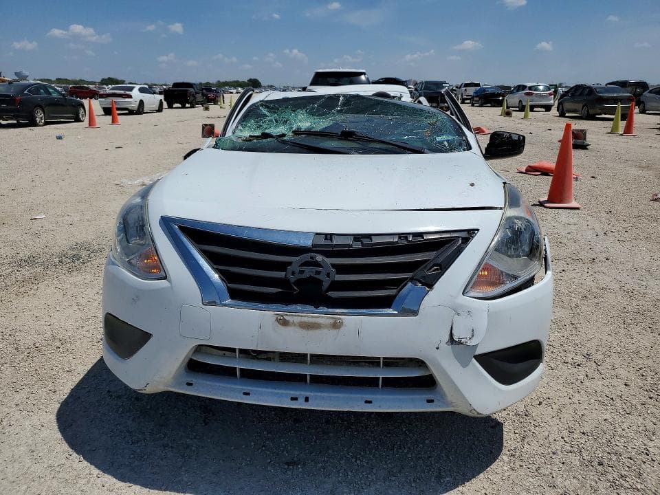 2017 NISSAN VERSA 1.6 SV 5