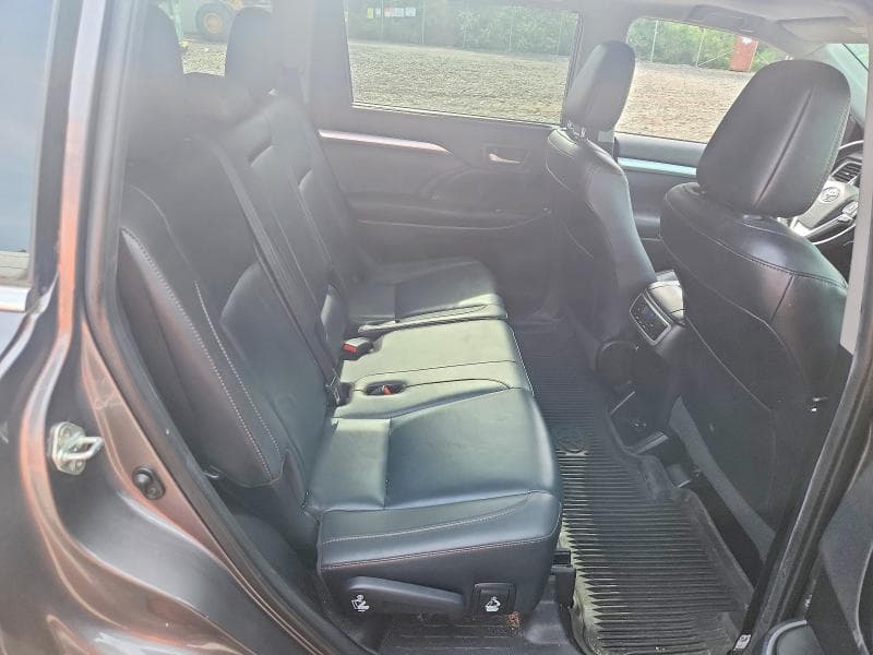 2019 TOYOTA HIGHLANDER XLE 11