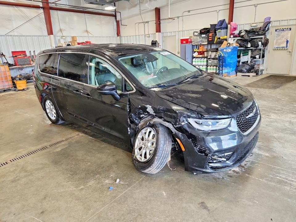 2023 CHRYSLER PACIFICA TOURING L 4