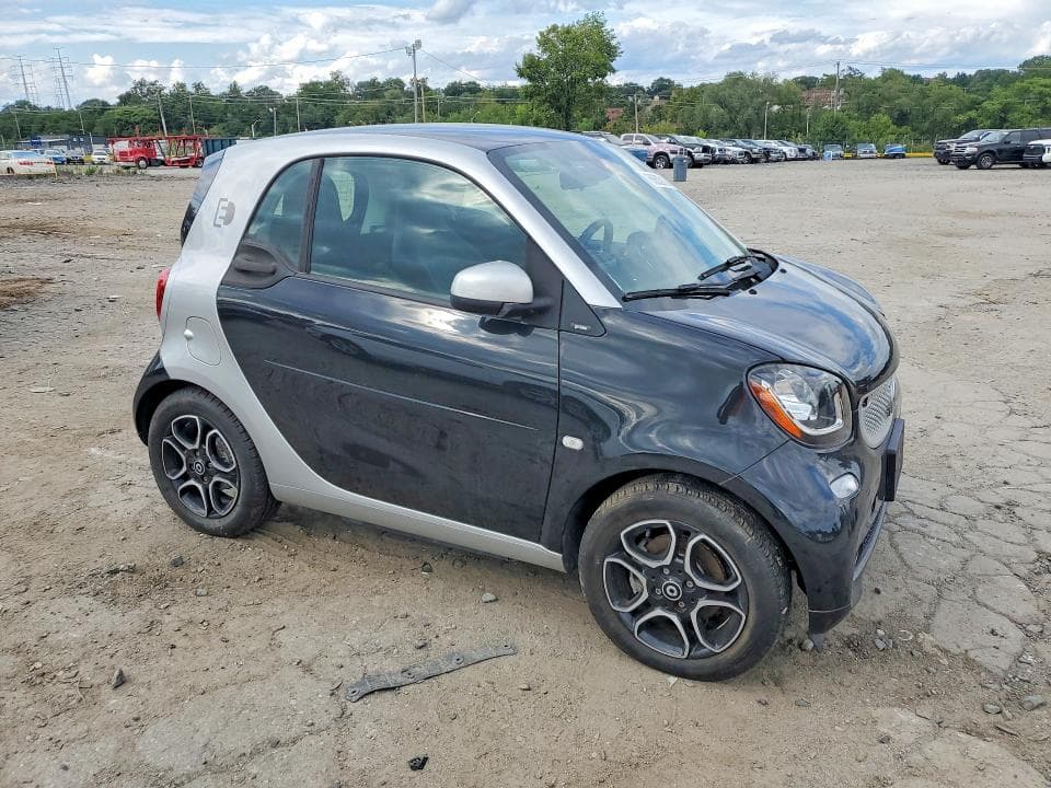2017 SMART FORTWO 4