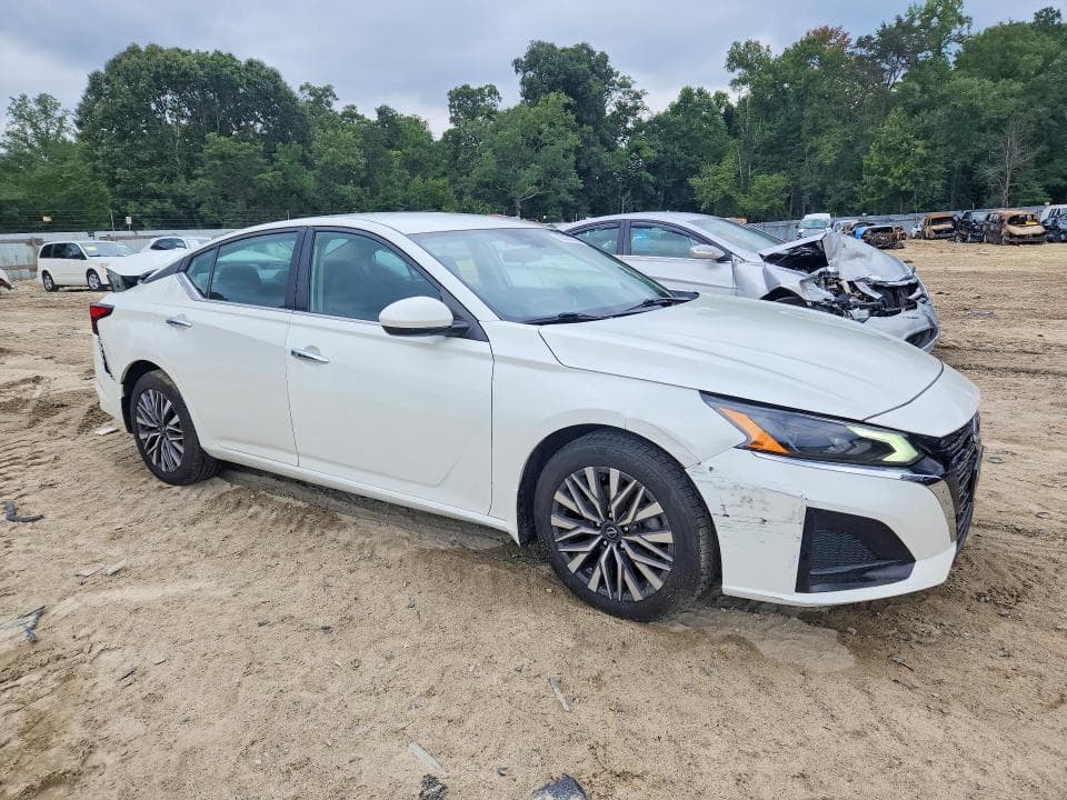 2023 NISSAN ALTIMA SV 4