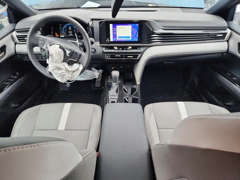 2025 TOYOTA CAMRY SE 8