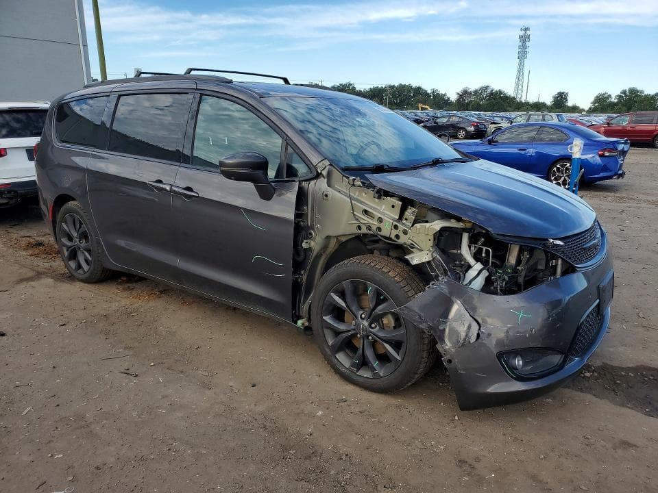 2019 CHRYSLER PACIFICA LIMITED 4
