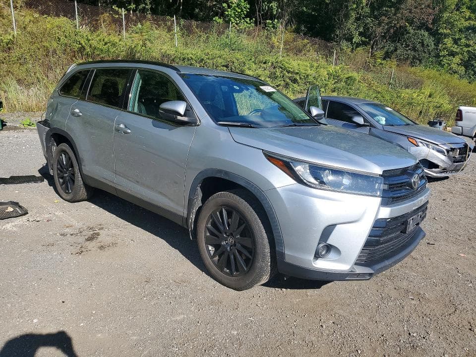 2019 TOYOTA HIGHLANDER SE 4