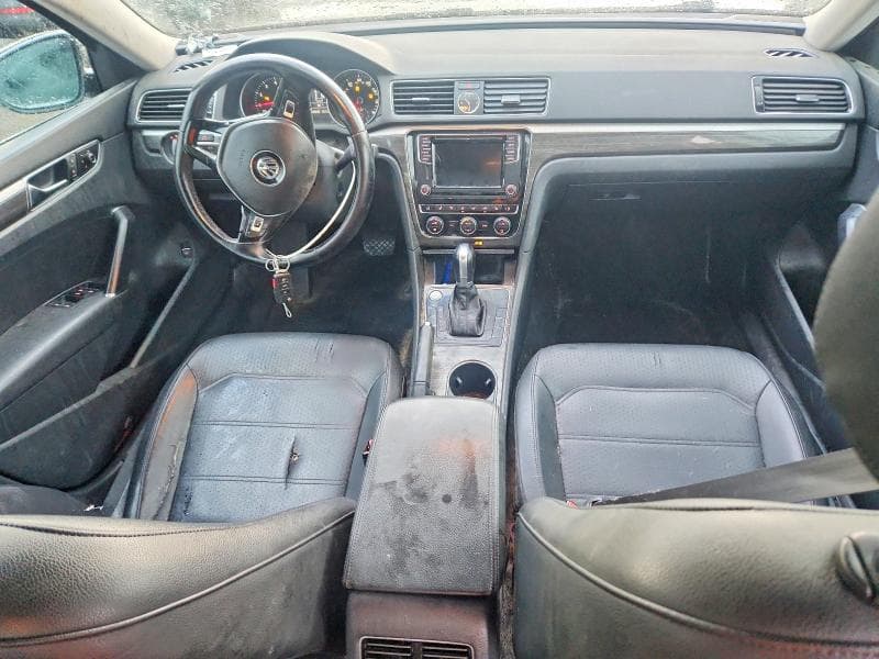 2017 VOLKSWAGEN PASSAT SE 8