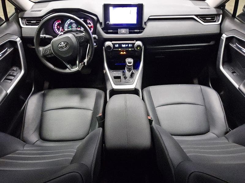 2025 TOYOTA RAV4 XLE PREMIUM 8