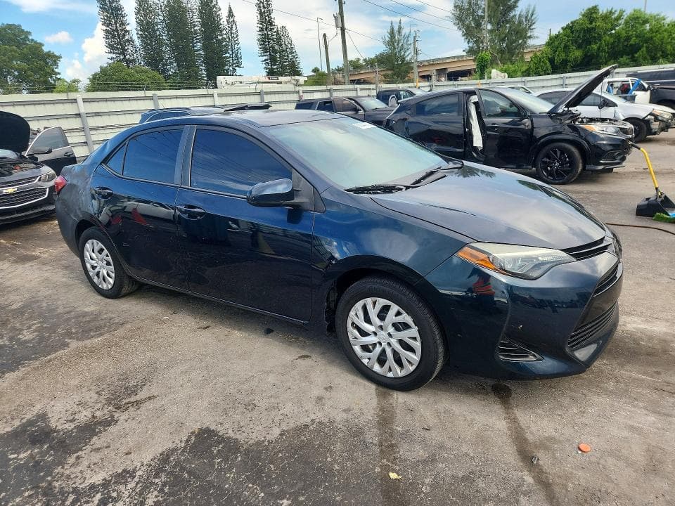 2018 TOYOTA COROLLA LE 4
