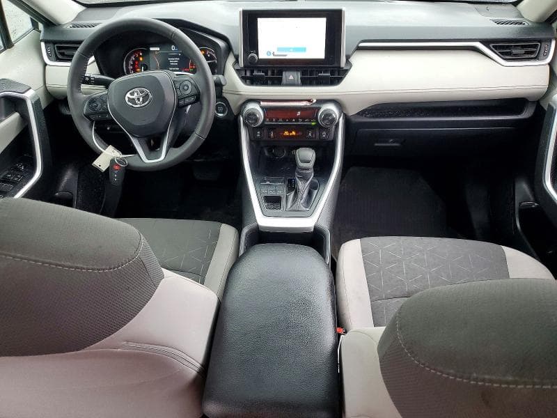 2025 TOYOTA RAV4 XLE 8