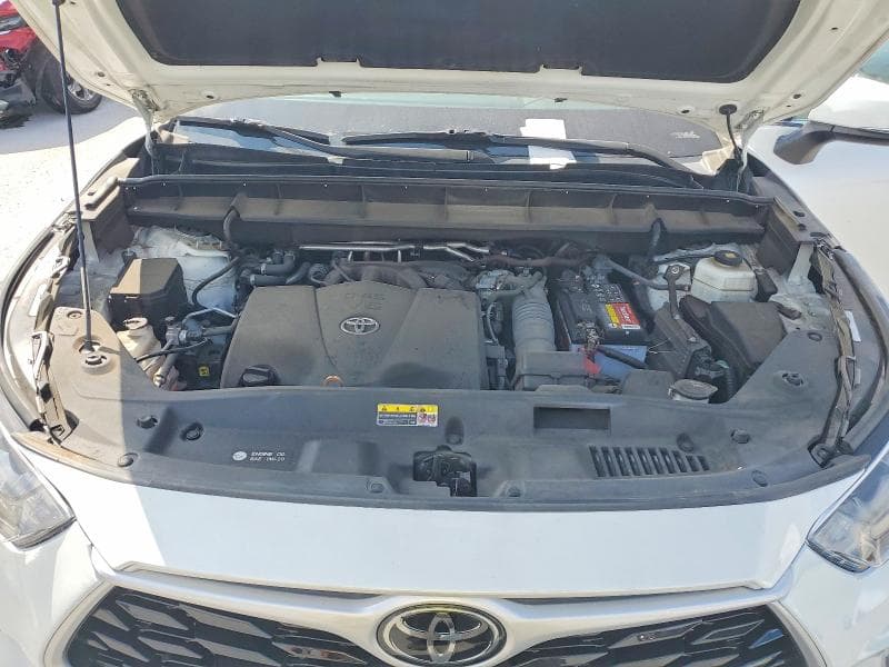 2021 TOYOTA HIGHLANDER XLE 12