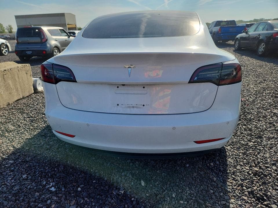 2018 TESLA MODEL 3 6
