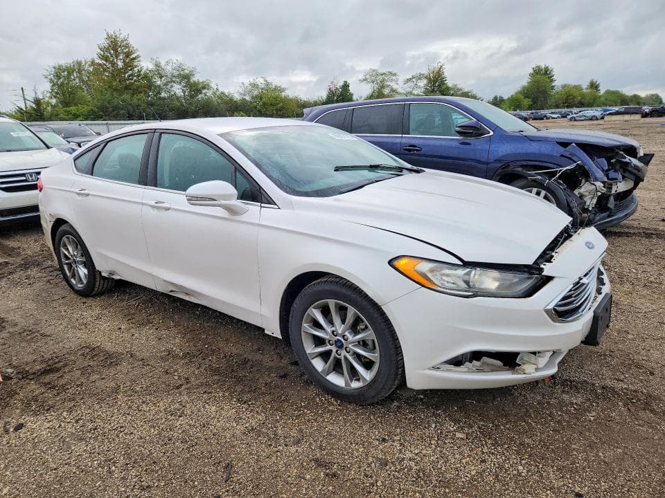 2017 FORD FUSION SE 4