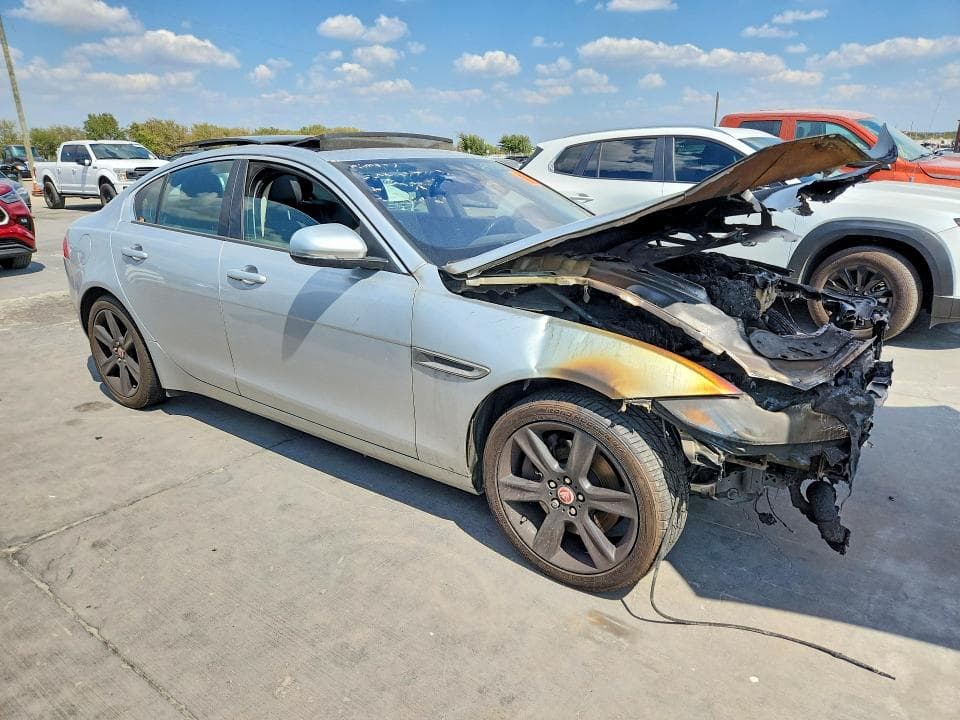 2017 JAGUAR XE PREMIUM 4