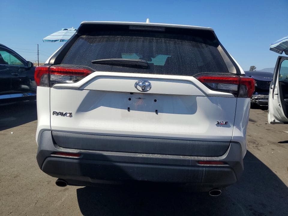 2021 TOYOTA RAV4 XLE 6
