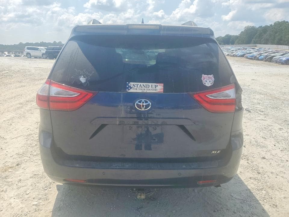 2018 TOYOTA SIENNA XLE 8-PASSENGER 6