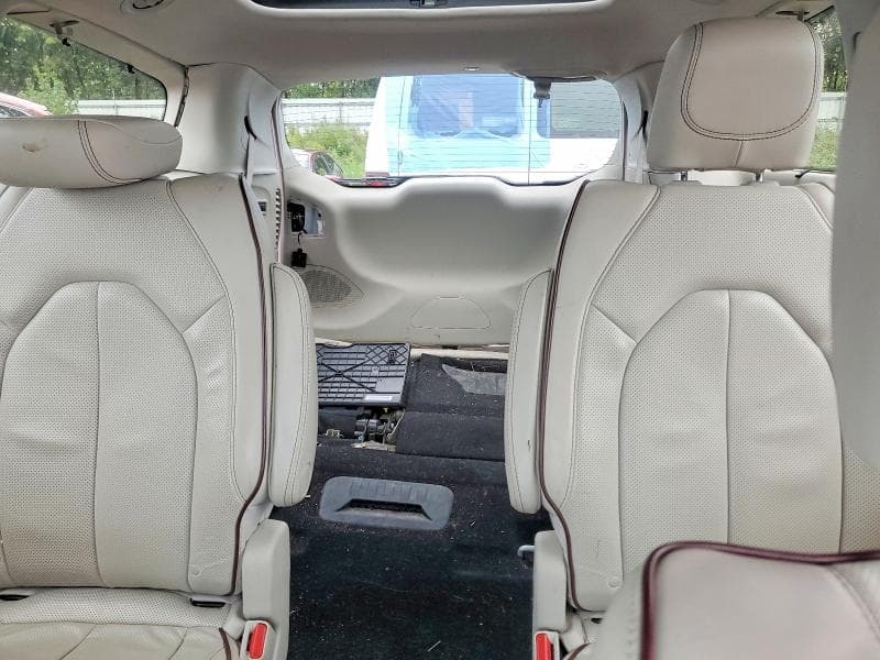 2019 CHRYSLER PACIFICA LIMITED 10